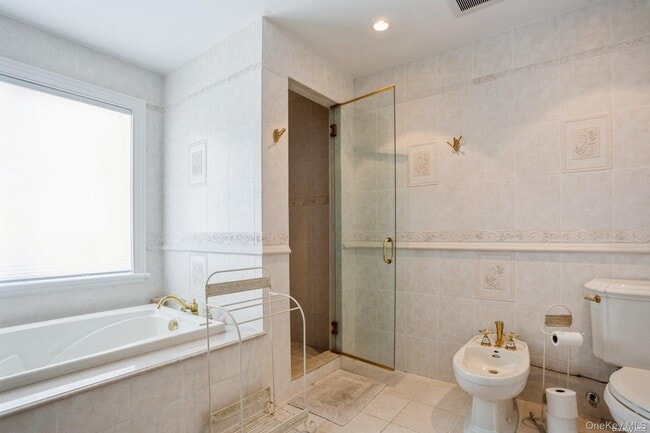 Building Photo - 676 Dune Rd