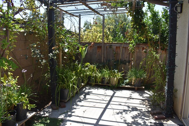 Building Photo - 1341 Greenfield Dr