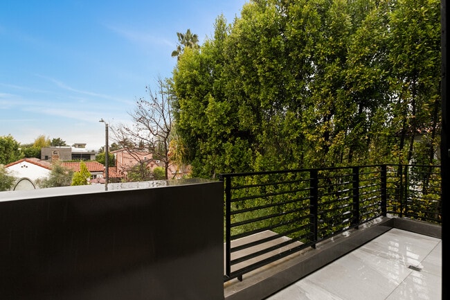 Building Photo - 356 N La Jolla Ave