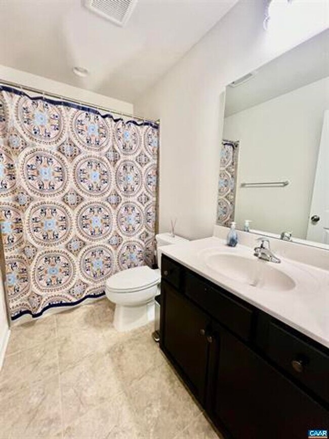 Building Photo - Southwood- Gorgeous style and like new condition with a great location to downtown and the Univer...