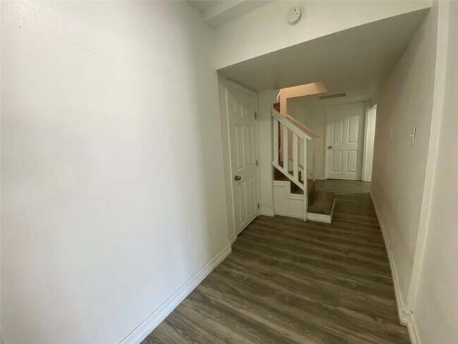 Building Photo - 1402 Avenue K