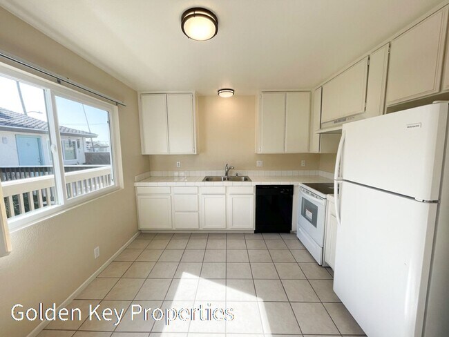 Building Photo - Nice 2 BR / 1 BA second story apartment lo...