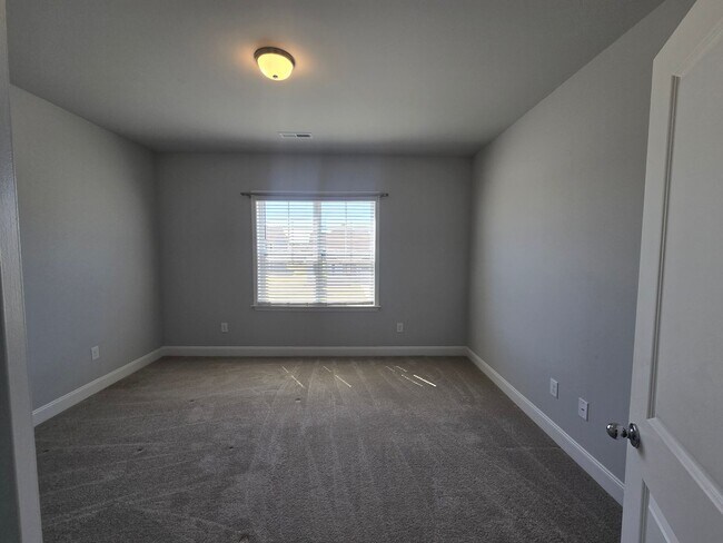 Building Photo - Perfect Mebane Location!