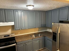 Building Photo - 6330 Fabian Dr