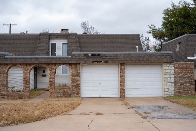 Primary Photo - Spacious, Updated & Cute Home Near Lake He...