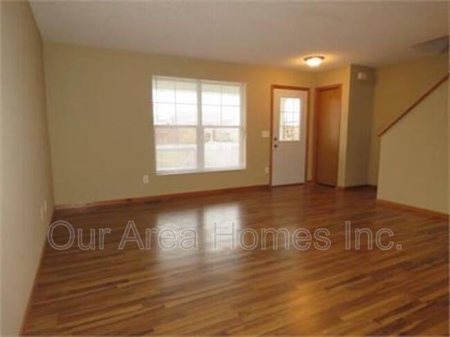 Building Photo - 2880 Clover Ridge Dr