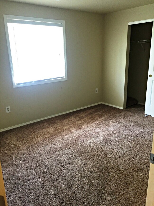 Building Photo - Desirable Prune Hill 4-Bedroom!