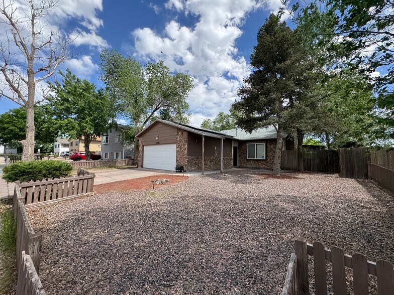 Primary Photo - 3122 Moonbeam Cir S