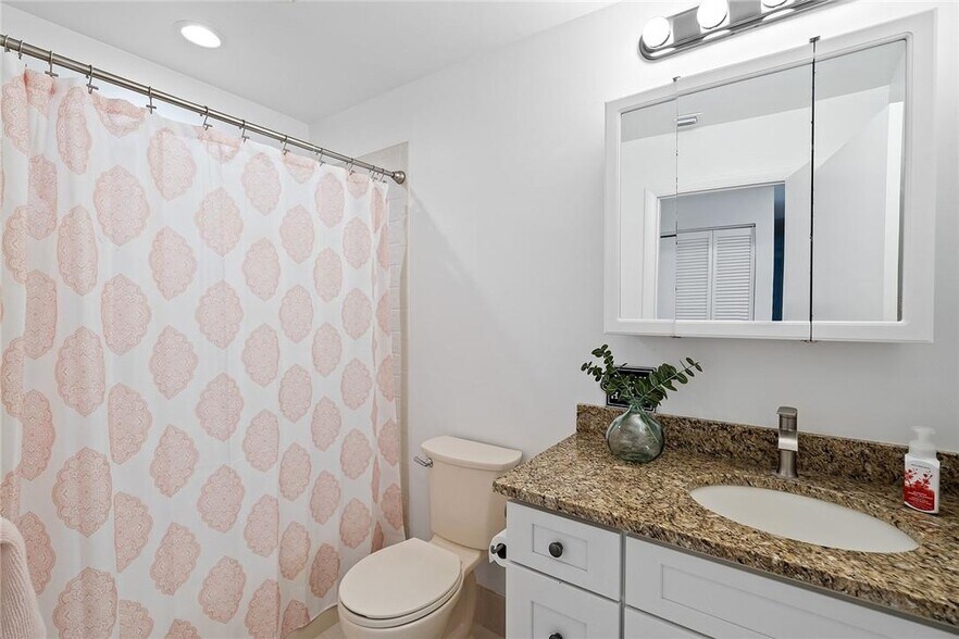 Building Photo - 21 Meadows Dr