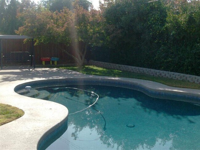 Building Photo - 5751 N Sherman Ave