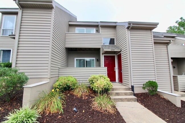 Building Photo - 1315 Bradley Dr