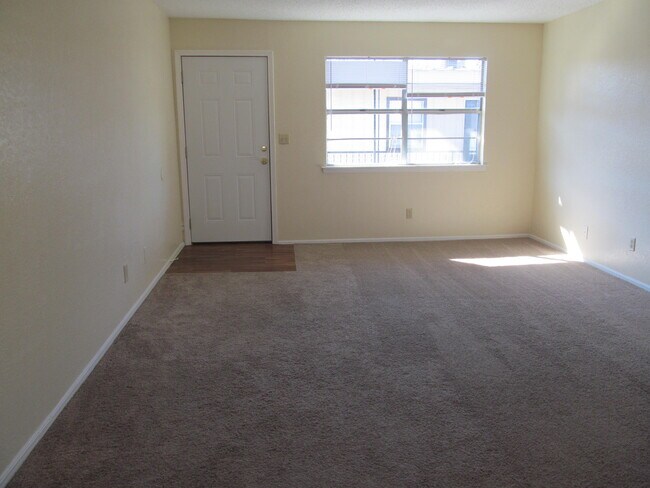 Building Photo - 1900 E Okmulgee Ave