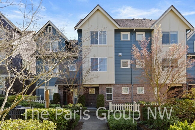 Building Photo - Stylish Model Hm in Issaquah Highlands * Park-Facing, EV Charger, Designer Upgrades & Very Walkable!