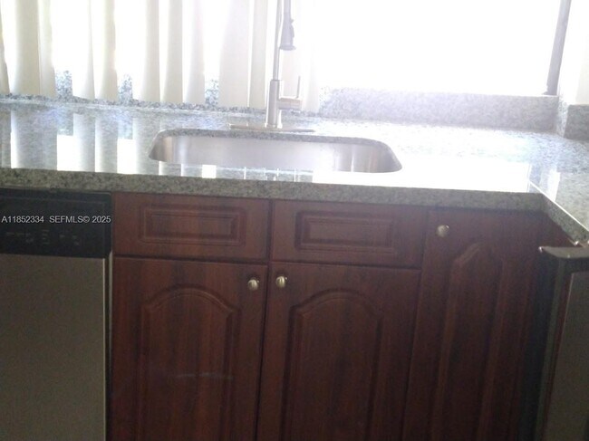 Building Photo - 17021 N Bay Rd