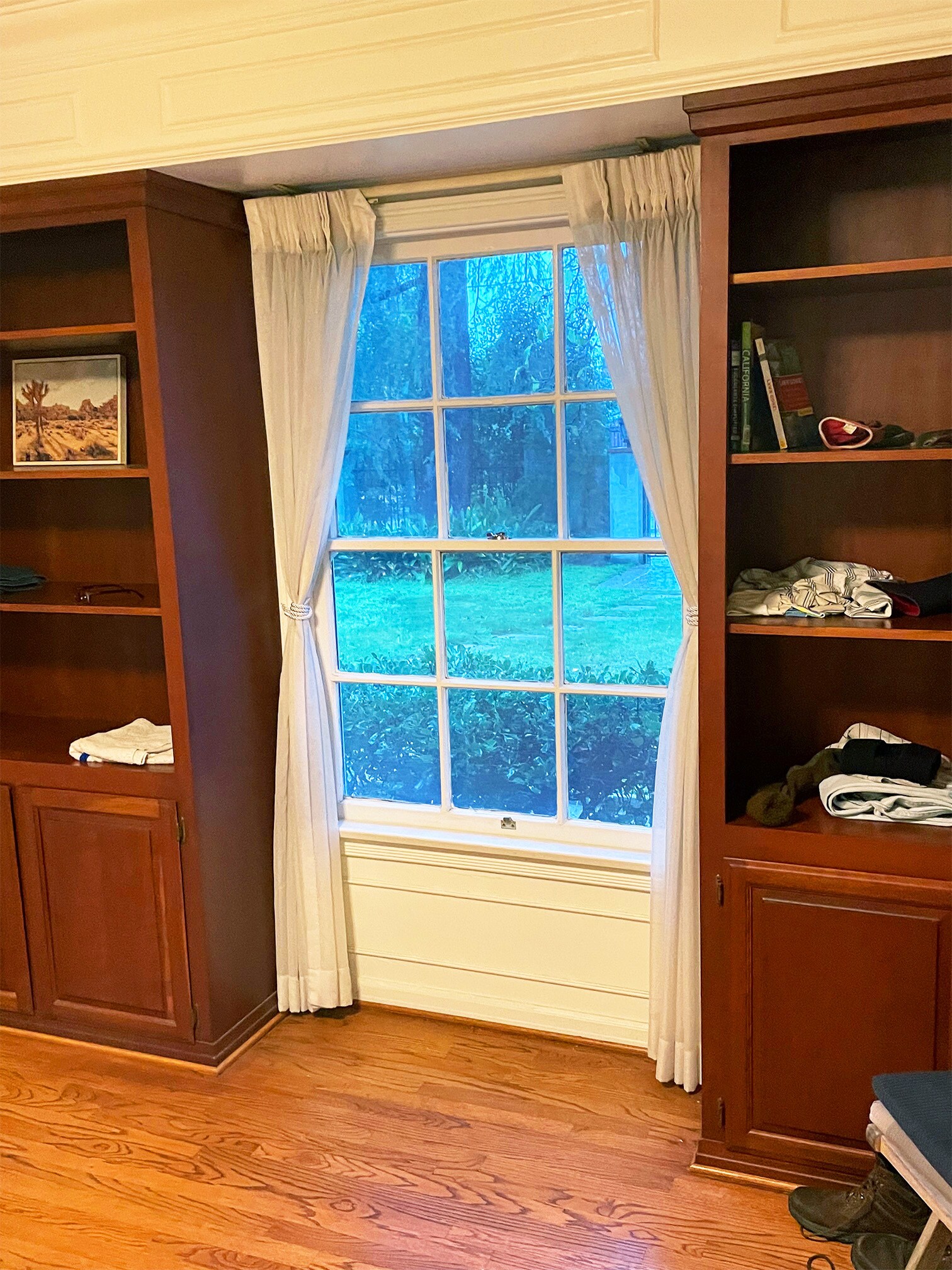 Dining room with built-in shelves - 15341 Cohasset St