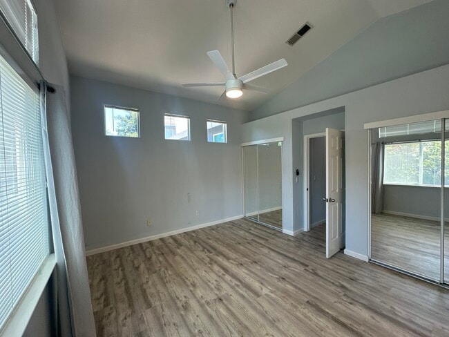 Building Photo - 9428 Plainoak Way
