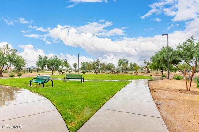 Building Photo - 8757 W Rancho Dr