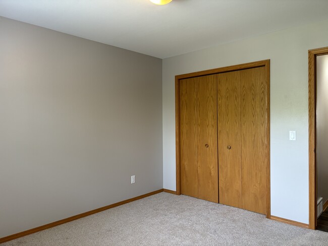 Building Photo - 3202 Quincy Ave