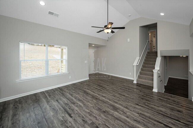 Building Photo - 390 Woodland Cir