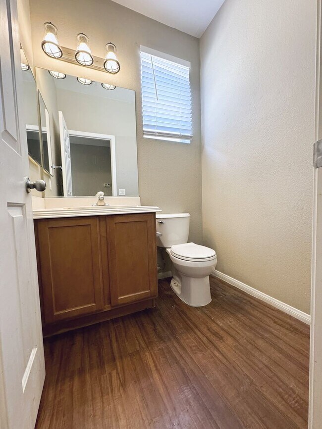 Building Photo - Vaulted Ceiling Home, Gated Community w/ P...