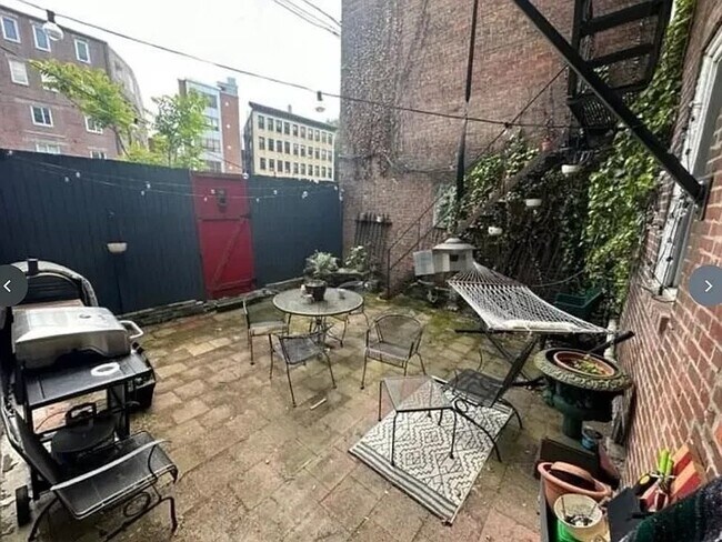 Building Photo - 93 Endicott St