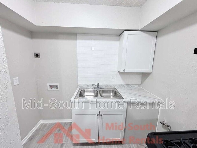 Building Photo - 139 N Claybrook St