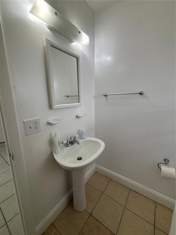 Building Photo - 1437 Pine St