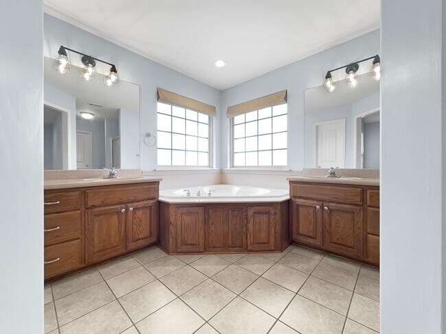 Building Photo - 2060 Kalei Ln