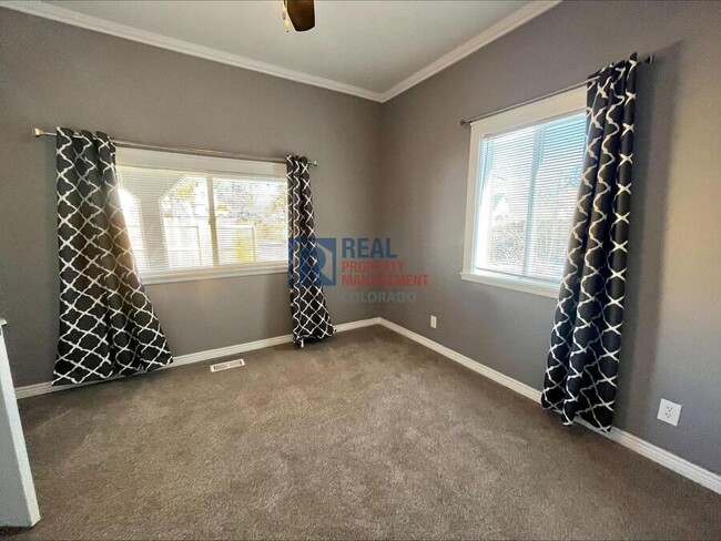 Building Photo - 229 E Las Vegas St