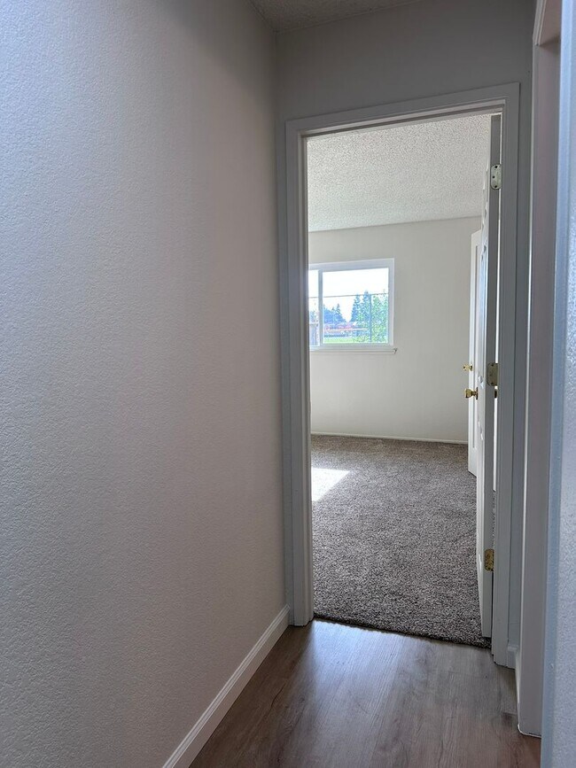 Building Photo - Excellent Florin Area 3bd/2bath home updated and nice!