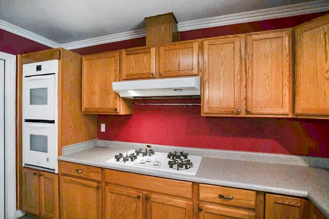 Building Photo - Beautiful, nicely updated, ENERGY EFFICIENT HOME FOR LOW UTILITY BILLS