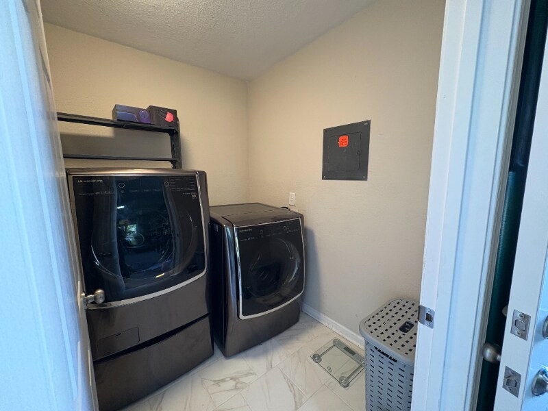 Building Photo - 5313 Sir Barton Dr