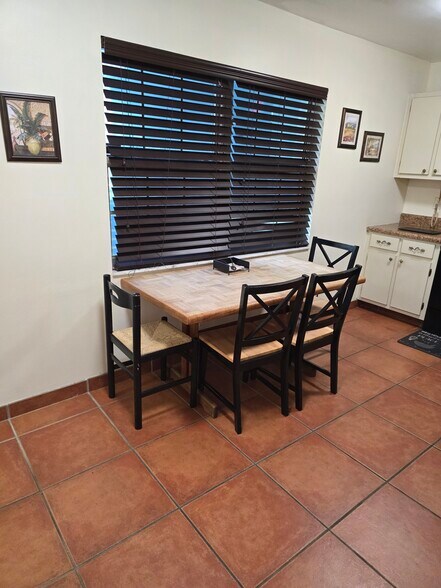Building Photo - 933 Cypress Grove Dr
