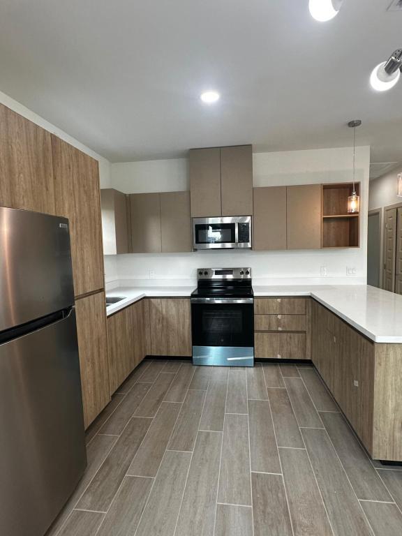 Building Photo - 609 N Emerald Ave