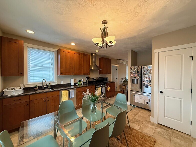 Primary Photo - 119 Central St