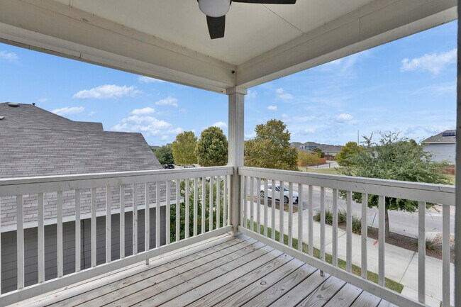 Building Photo - 3 Bedroom Home on Corner Lot - One Month FREE