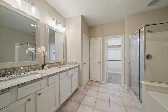 Building Photo - 130 W Burberry Cir