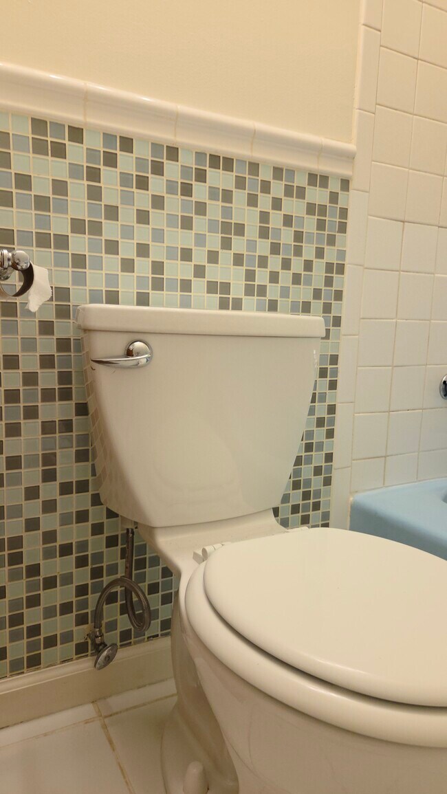 Building Photo - 510 Mercer Rd