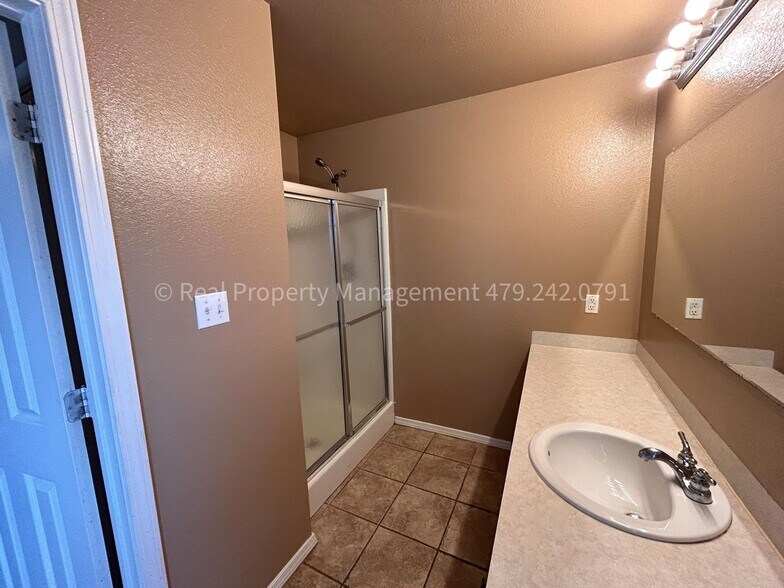 Building Photo - 320 Chateau Dr