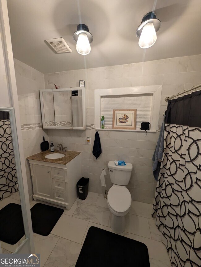 Building Photo - 3221 Bobolink Dr