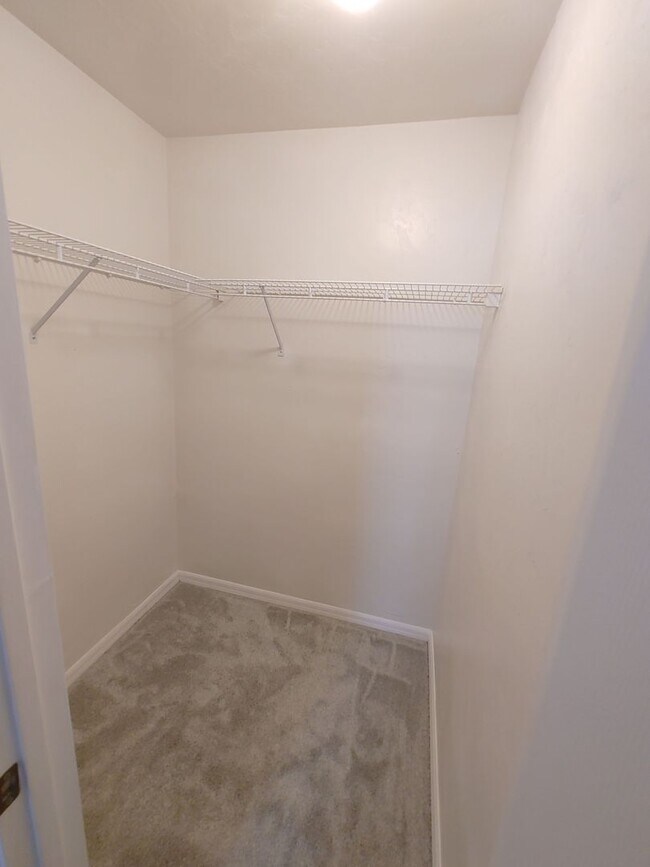 Building Photo - * PRICE DROP * 2/2 House with Garage in Pa...