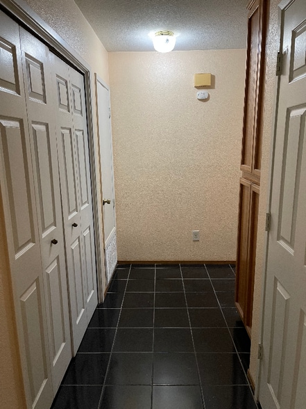 Building Photo - 912 Mandana Ct