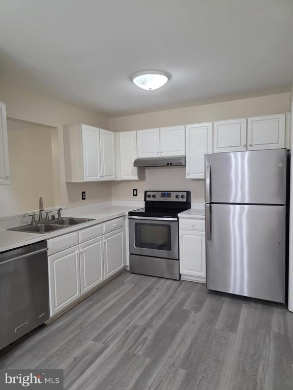 Building Photo - 24 Woodcrest Ct