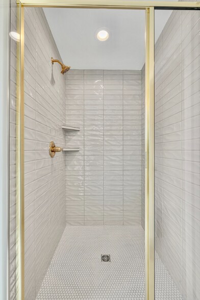 Building Photo - 1917 Gracie Bug Lp