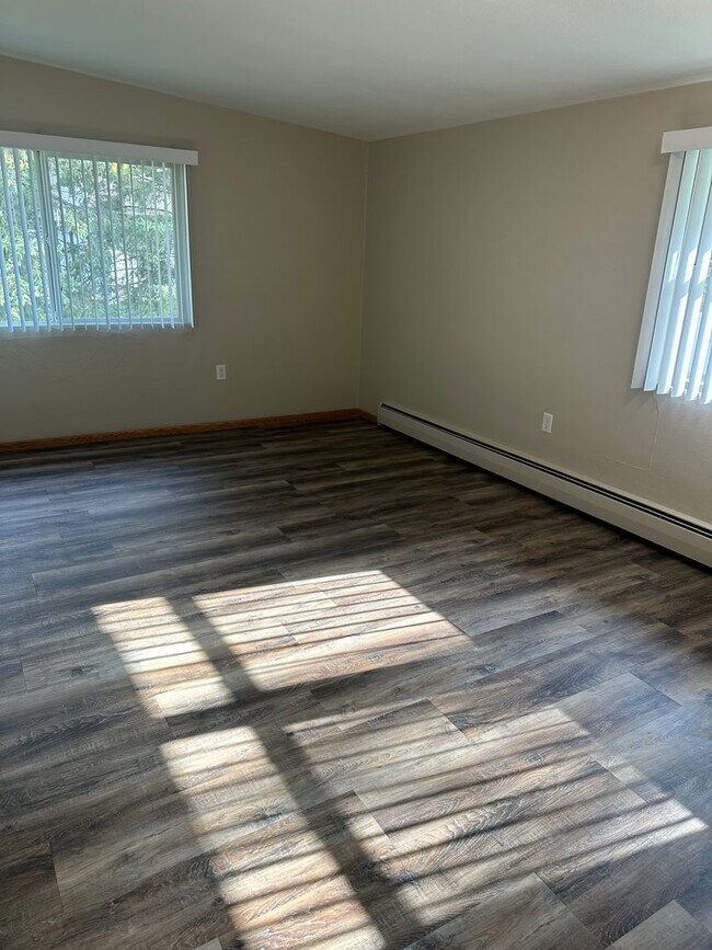 Building Photo - One Bedroom