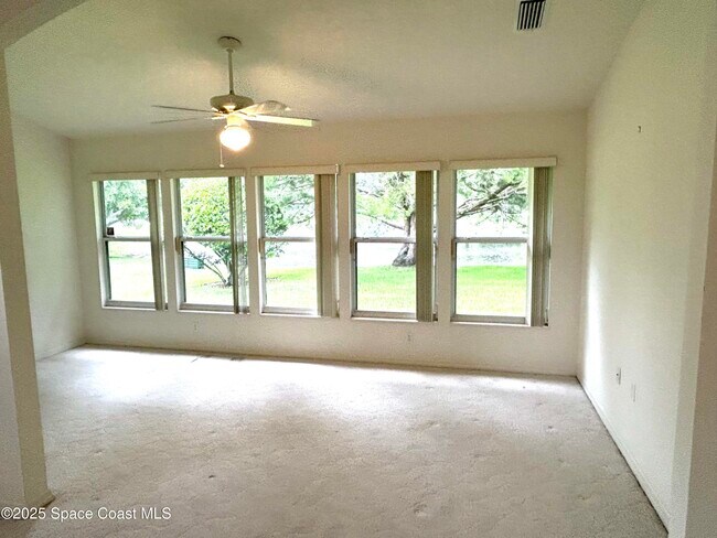 Building Photo - 729 Kenwood Cir