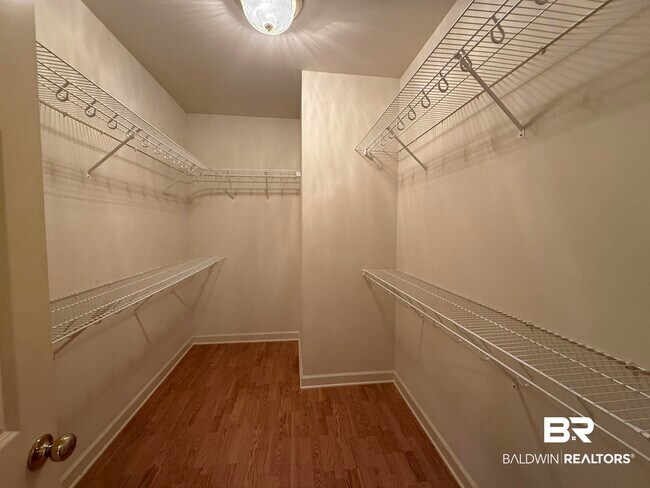 Building Photo - 9090 Pleasant Rd