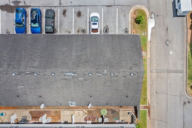 Building Photo - 20 Point Pl Dr