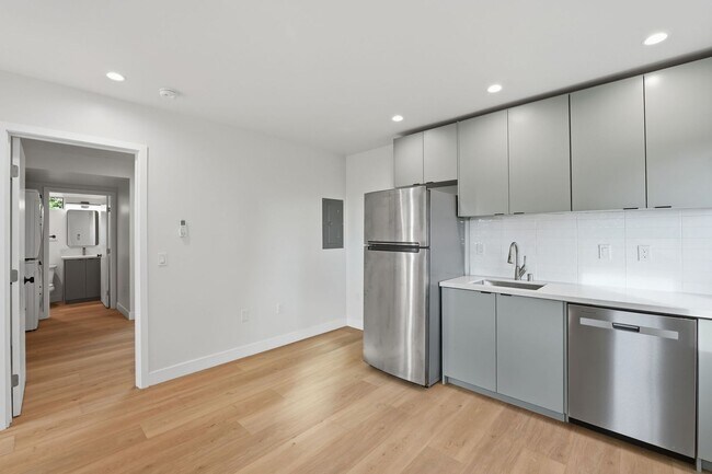 Building Photo - 2735 Broadway-3