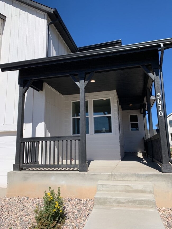 Building Photo - Exquisite 4 Bed 2.5 Bath Single Family Home with 3-car garage